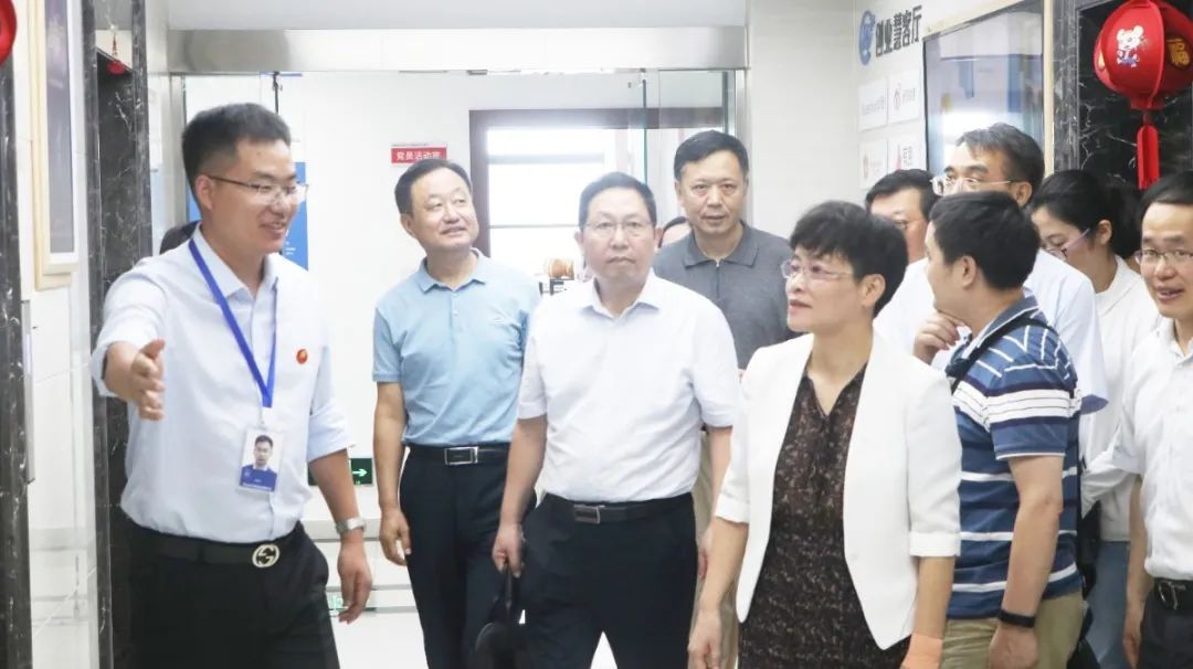 連云港市人大執(zhí)法檢查組蒞臨連云港新絲路參觀考察